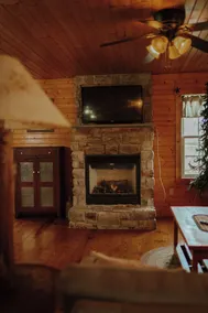 Stunning Blue Ridge Mountain View Cabin with Covered Hot Tub in Luray, VA - Image 2