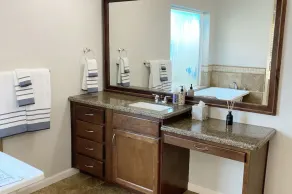 2 Hauptschlafzimmer, Luxusbetten, Pool & Whirlpool, große Fernseher, Surround Sound - Image 4