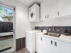 Allure Easy Beachside Living in Prime Location - Image 4