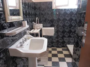 In a privileged setting, detached house, private swimming pool, pets allowed - Image 2