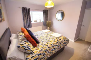 3 Bed Semi - Refurbished High Standard - Off Street Parking - Large Garden - Dog Friendly - Fast Wifi - Image 5
