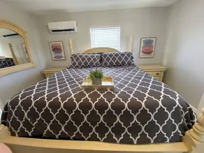 Welcome to this stylish and spacious luxury suite - Image 5