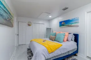 King's Cozy Guest Suite - Image 4