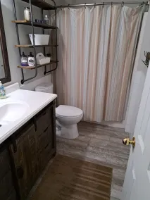 5bd/2ba lakefront home with dock, close to town - Image 4