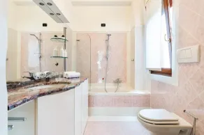 Santa Chiara Apartment by MyHomeInComo - Image 3