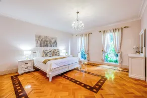 StayAU Expansive 6BR Villa Scenic Warrandyte - Image 5