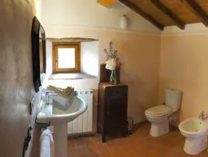 New Tuscan villa for large group, private pool, walk to restaurant - Image 2