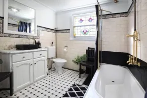 gold miners cottage - Image 2