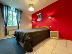 Cozy nature getaway: Renovated 3-bed house, garden, near hiking & activities in Saint-Julien-Molhesabate - Image 4