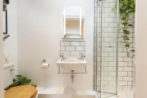 Stylish Flat on Beautiful Clifton Street Parking - Image 2