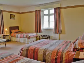4 bedroom accommodation in Porlock - Image 5