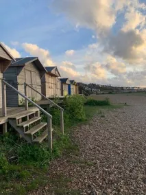 Two minutes from beach. Cosy pet-friendly cottage in cool location with garden. - Image 2