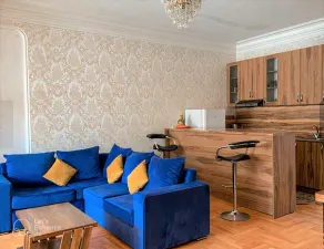 Lovely 3- Bedroom, modern condo with fireplace - Image 4