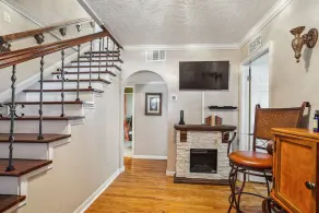 The Old Downtown Historic Grand Prairie House home - Image 4