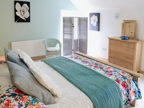4 bedroom accommodation in Holymoorside, near Chesterfield - Image 5