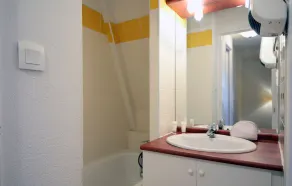 Appartement duplex équipé et charmant, proche du vieux centre + téléphérique! - Image 3