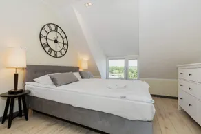 Spacious House with Garden | Parking | For 14 Persons - Image 3