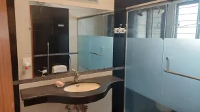 Luxurious 2-bedroom ground portion in heart of DHA - Image 4