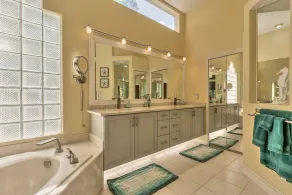 Executive 3-Bedroom Hangar Home within Spruce Creek Fly-In, live 24 hr security. - Image 3