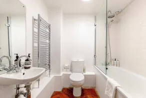 Tastefully Curated Mezzanine Studio Flat Hackney! - Image 3