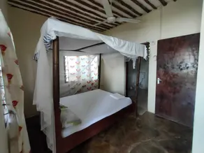 Miwa Budget Apartments 5mins less walk to beach(single budget rooms) - Image 5