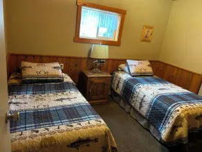 Deschutes River Fly Shop &  Camp, River View Cabin Rental - Image 4