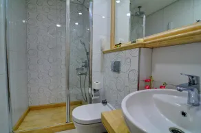 Novelty Hotel - Image 4