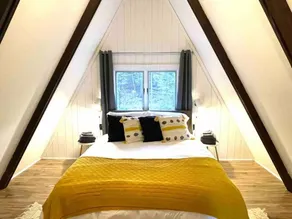 Cozy Vermont A-frame on a quiet private road, minutes from Stratton. Enjoy year-round adventure, then unwind in the hot tub under the stars. Spacious, stylish, and perfect for groups seeking both relaxation and outdoor fun. - Image 2