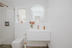 Modern Beach House in Heart of Pottsville - Image 4