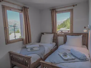 Light, bright 2 bed apartment for 6 people with lovely views and close to lifts - Image 4