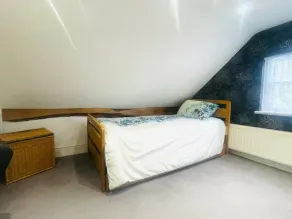 Cosy 3-Bedroom Character Cottage in Historic Waltham Cross - Image 5