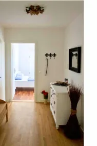 Beautiful, bright apartment with terrace - Image 4