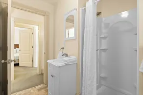 House of Vines: Walkable Penn Yan Retreat. Kayaks and Indoor Pool Access - Image 4