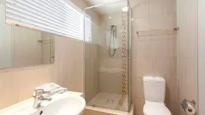 Top floor apartment on the iconic Hastings Street - Image 3