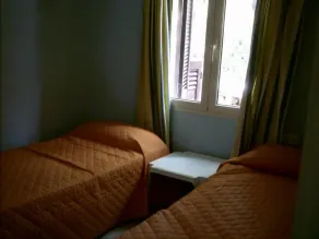 CONFORTEVOLE appartamento con ampia veranda che si affaccia sulla  piscina. <br> - Image 5