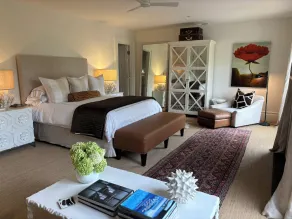 luxuriously appointed private large guest suite in a landmark Victorian - Image 5
