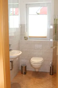 200 m vom Yachthafen Entfernt Ansprechendes 5 Zi. Ferienhaus mit 3 Schlafzimmern - Image 3