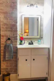 Cozy hideaway on Main, Farmhouse Unit - Image 4