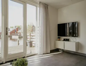 Waterside Escape with Easy Access - Image 2