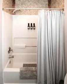 The Herringbone Blue; Sleeps 20+ near Fort Bragg - Image 4