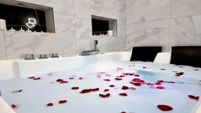 Suite BULLE D'AMOUR Balnèo Spa & Terrasse à 5 min des plages - Image 2