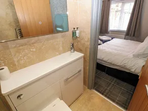 Spacious Cottage Number 5 - Image 3