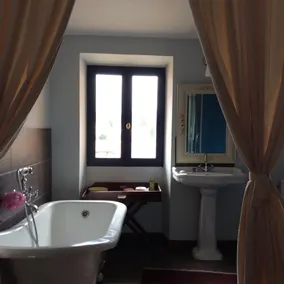 Lovely period spacious village house with a pool and wifi - Image 4