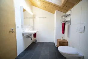 Chasa Bagnera 174: modern 3 1/2 -room attic apartment right next to the Engadin Bad Scuol - Image 3