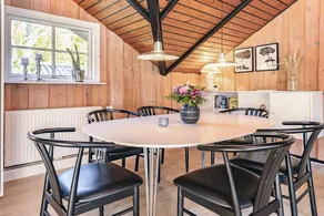 Bright Cottage with Hot Tub - Image 3