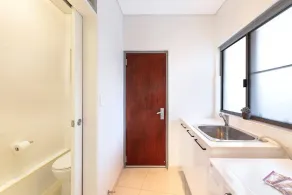 Luxurious Cozy Retreat Pool Office Parking - Image 4