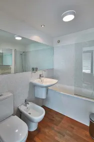 2: Apartment with Magnificent Sea Views - Image 2