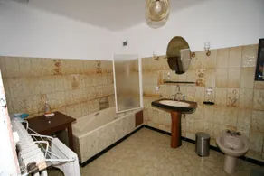 Large 3-star building with swimming pool sleeps 11 - Image 2