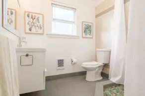 Beachfront House near SF w/ Parking (5) - Image 2