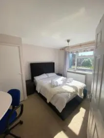 Immaculate 2-Bed Apartment in Isleworth by river - Image 2